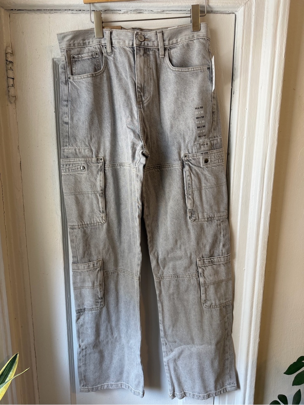 PacSun Men's Cargo Pants in Light Gray